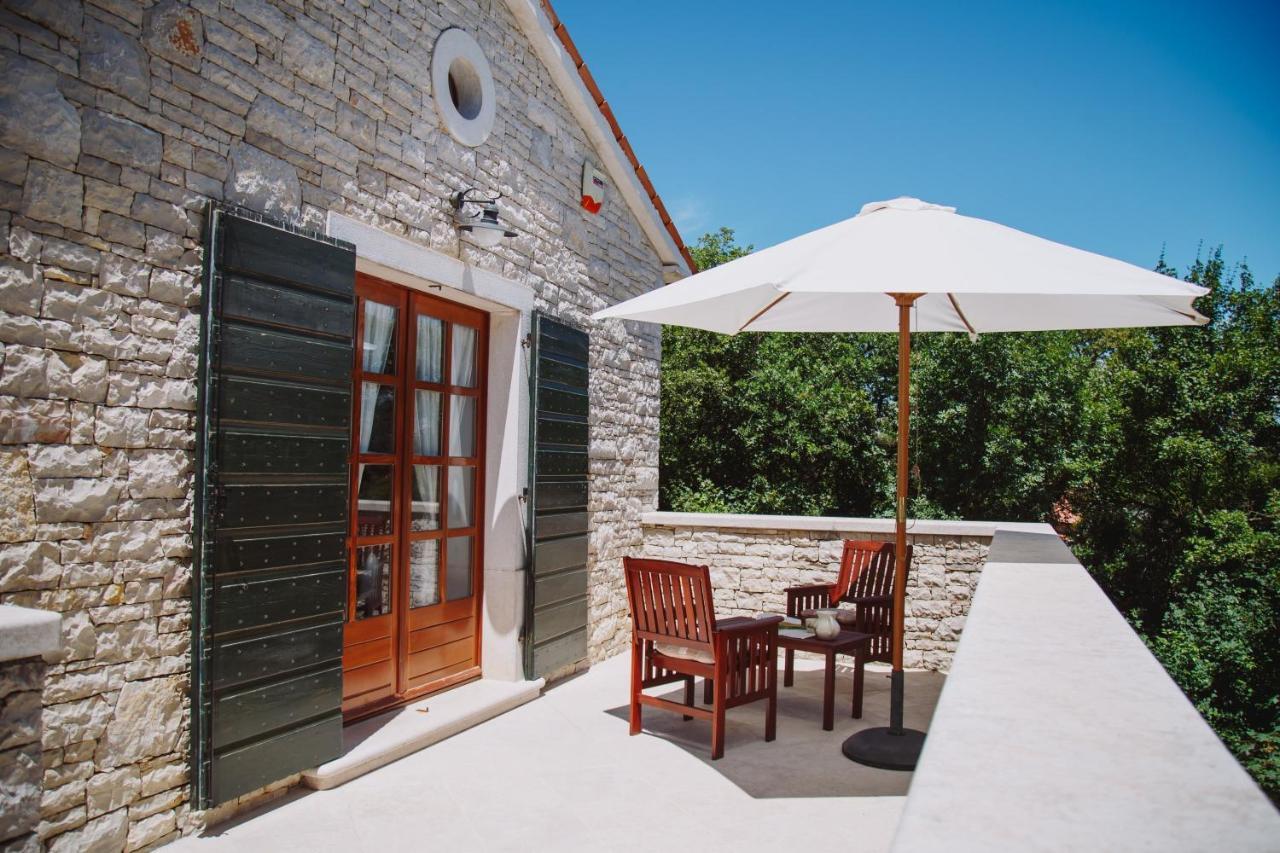 Villa Kringa Tinjan Exterior photo