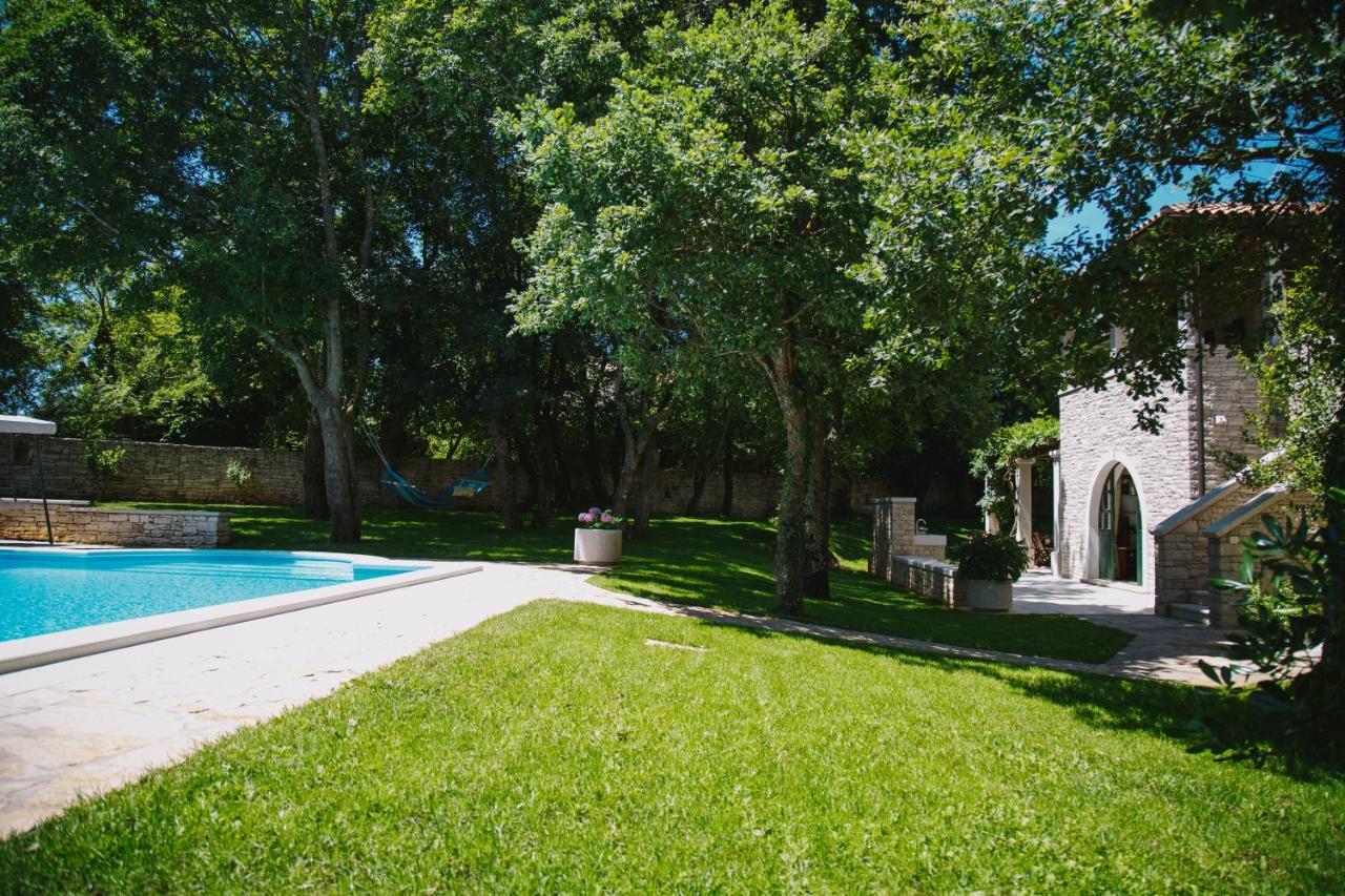 Villa Kringa Tinjan Exterior photo