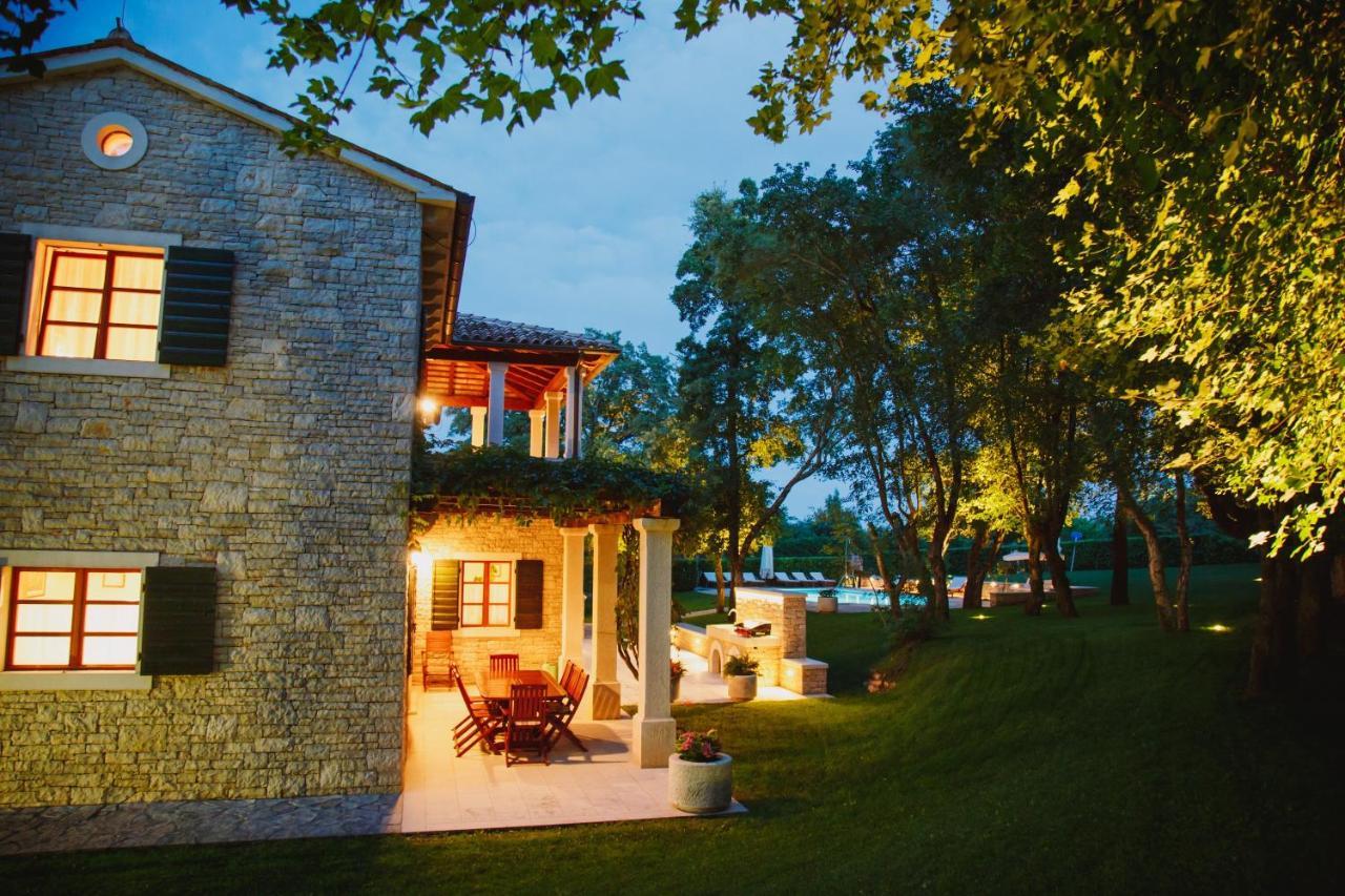 Villa Kringa Tinjan Exterior photo