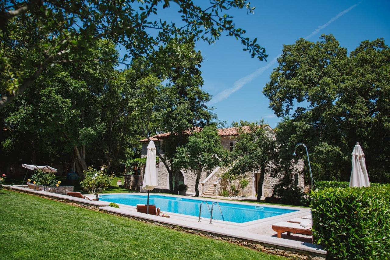 Villa Kringa Tinjan Exterior photo