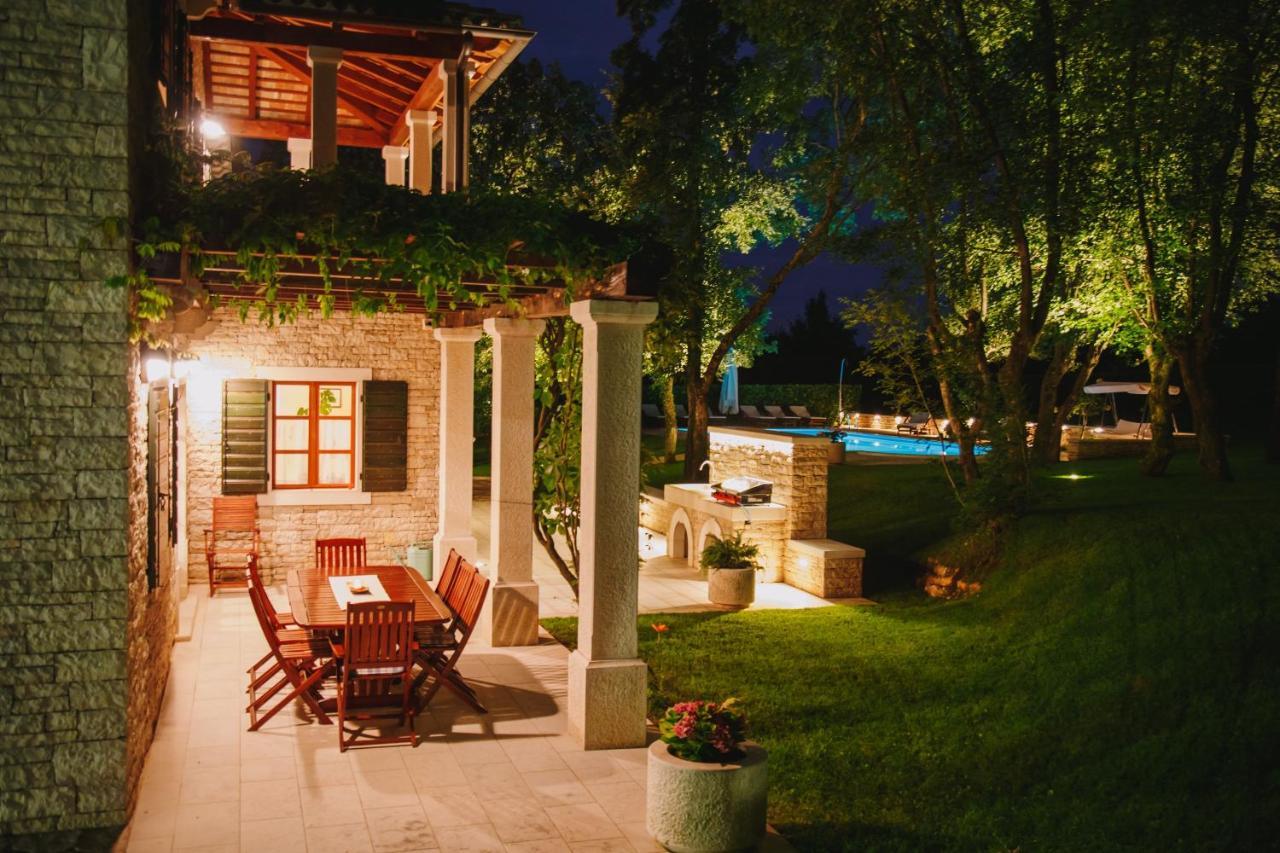 Villa Kringa Tinjan Exterior photo