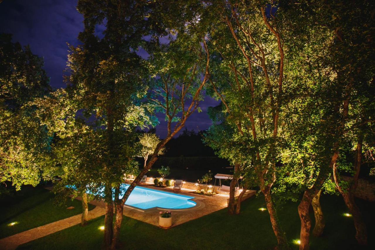 Villa Kringa Tinjan Exterior photo